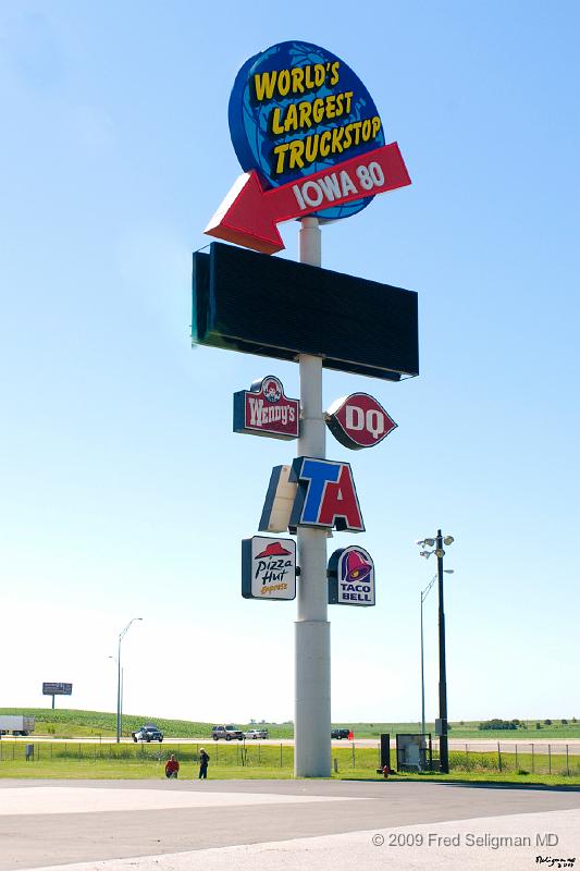 20080714_111826 D300 P 4200x2800.jpg - This is what we call our trip to the Heartland of America which starts and ends in Chicago. Our goal is to see significant parts of Iowa, Nebraska, and Wisconsin. Another goal is for me to finally get to Nebraska, the only state which I have yet to visit.  The trip is approximately 1800 miles.  Iowa 80 is the largest truck stop in the world located about 175 miles west of Chicago